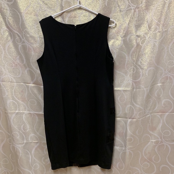 Black dress - Picture 5 of 5